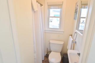 4 Min Drive to Bayside Beaches - 1