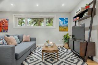 Cozy and Welcoming 2BR Basement Suite In The Heart of Calgary - 1