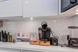 Bel Air Very Private and Comfy Home with Jacuzzi - 1