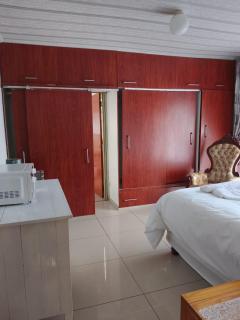 Ikhutseng Guesthouse - 8