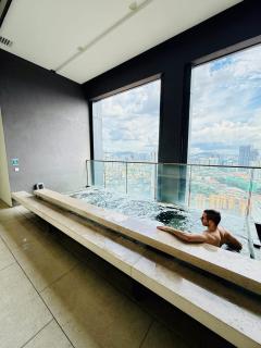 Lucentia Residence Infinity pool with netflix - 7