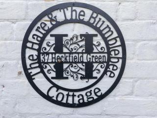 The Hare & The Bumblebee Cottage - 9