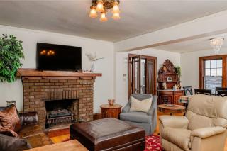 Brick River Escape 1909 Historic Home - 9