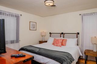 Brick River Escape 1909 Historic Home - 3