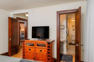 Brick River Escape 1909 Historic Home - 2