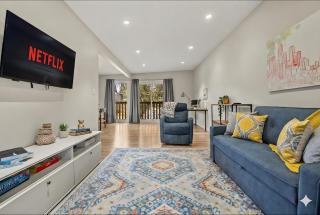 Comfy, Cozy, Central Calgary, 2BR and 1BTH - 2