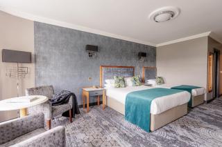 Ashdown Park Hotel - 3