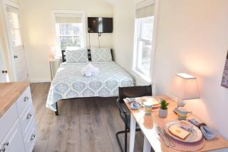 Dreamy Cottage for Two Close to Beaches - 7