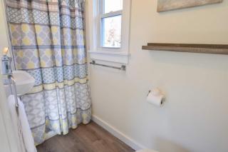 Dreamy Cottage for Two Close to Beaches - 3