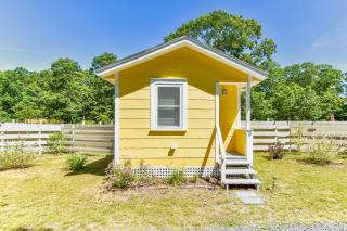 Dreamy Cottage for Two Close to Beaches - 2