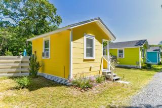 Dreamy Cottage for Two Close to Beaches - 1
