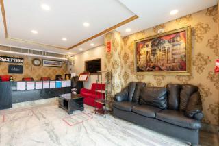 Collection O Raj Darbar Near City Centre - 0