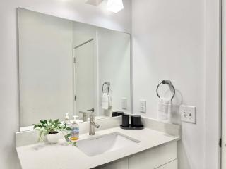 Luxury 5Beds 3Baths 2Balcony Penthouse 542Blvd - 1