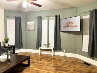 Downtown 1BR Stay Walk to Cafes & Parks - 1