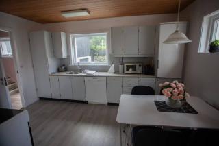 Large and Spacious 4BR Apartment Near Airport - 8