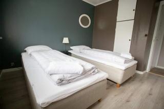 Large and Spacious 4BR Apartment Near Airport - 3