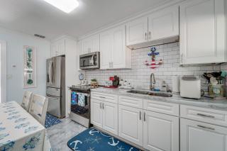 Steps to Madeira Beach! Modern Family Getaway - 9