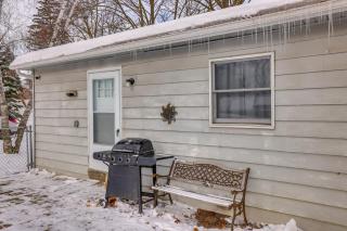 2 Mi to CMU! Quaint Bungalow with Fenced Backyard - 7