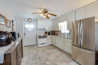 2 Mi to CMU! Quaint Bungalow with Fenced Backyard - 3