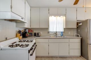 2 Mi to CMU! Quaint Bungalow with Fenced Backyard - 2