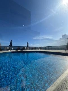 Flat na Pituba piscina do condomínio na cobertura com vista para o mar - 0