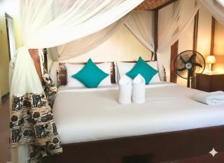 The Bay Cottage 4BR Retreat in Cape Maclear - 9