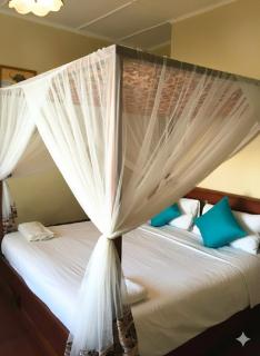 The Bay Cottage 4BR Retreat in Cape Maclear - 8