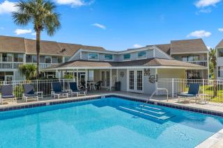 Wow! 5 min walk to the Beach with Pool and BBQ! - 1