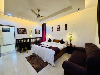 Hotel Oxygen Bloom-Near Noida Sector 18 Metro - 4