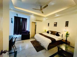 Hotel Oxygen Bloom-Near Noida Sector 18 Metro - 3