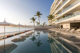 UDARA - Luxury Beachfront Living with Pools Gym Spa & Dining - 1