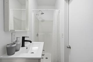 Contemporary apartment with amenities - 3