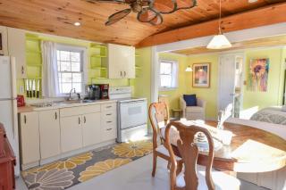 Bright Cottage Close to Bayside Beaches - 6