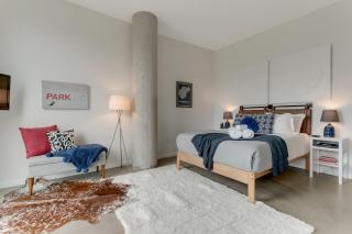 City Skyline views from this light filled 1bd 1 and half bath condo! - 7