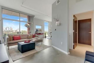 City Skyline views from this light filled 1bd 1 and half bath condo! - 6