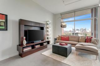 City Skyline views from this light filled 1bd 1 and half bath condo! - 3