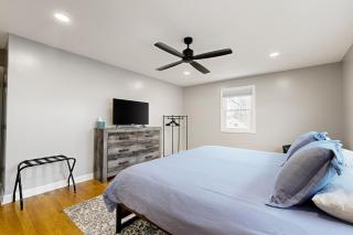 Waterfront Fun! Group Getaway on Lake Marie - 1