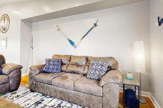 Waterfront Fun! Group Getaway on Lake Marie - 4