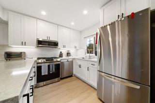 Cozy Coastal Townhome in the Heart of Pacific Beach - 9