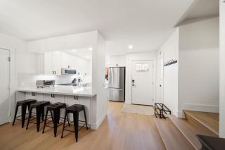 Cozy Coastal Townhome in the Heart of Pacific Beach - 3