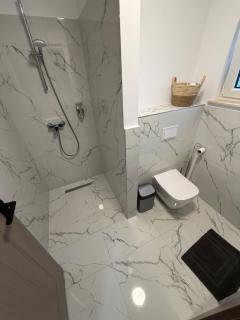 Cameră dublă cu baie privată externă - 4