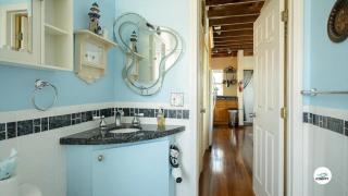 Komffy Studio Waterfront w/King Bed & Free Parking - 1