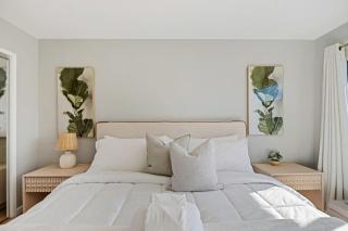 Marbella Lane - Chic Abode w Mountain Skyline - 2