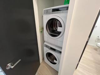 1BR with Balcony Near Light Rail Hospitals 04 - 6