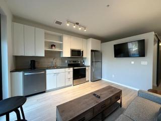 1BR with Balcony Near Light Rail Hospitals 04 - 8