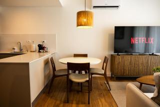 Cozy Luxury Apartment - 9