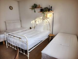 Cozy Garden Rooms - 9