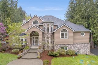Cascadia Family Mansion, Hot Tub, Game Room, Gym! - 9