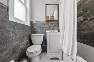 Massive NYC House with Pool Table - 8