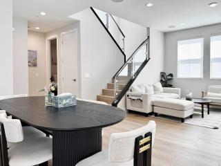 Marbella Lane Spacious 4BR Modern Family Home - 9